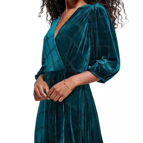 NWT  Calvin Klein Puff-Sleeve Velvet Dress - Picture 3 of 7